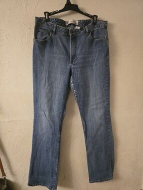 Bootcut Jeans in Medium Blue